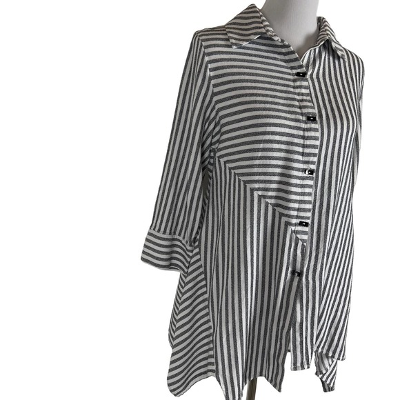 Soft Surroundings Standout Asymmetrical Tunic Top, Small - Picture 3 of 6